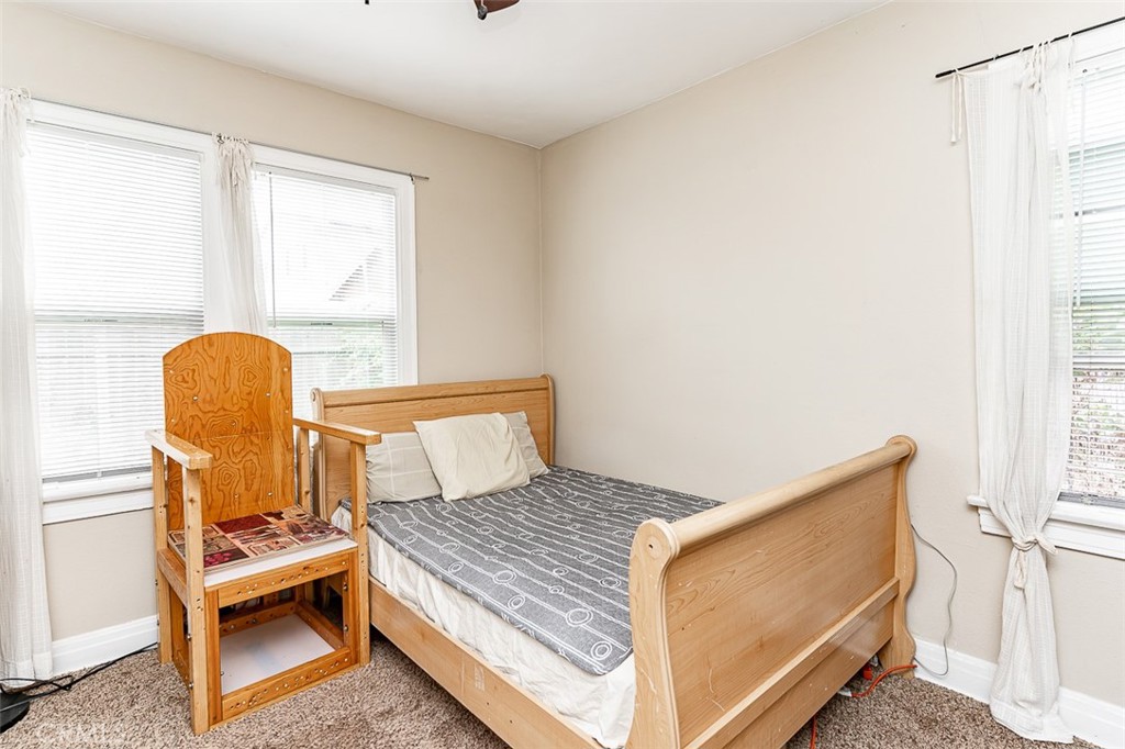 8462 S Denker Avenue Property Photo 12