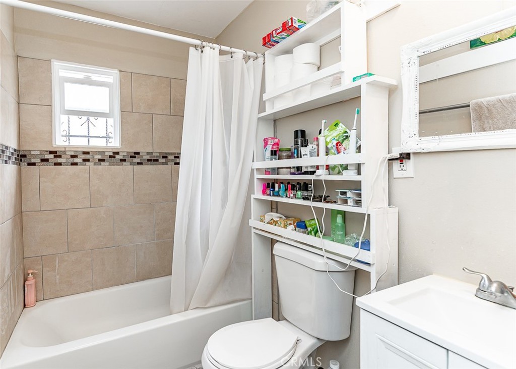 8462 S Denker Avenue Property Photo 15