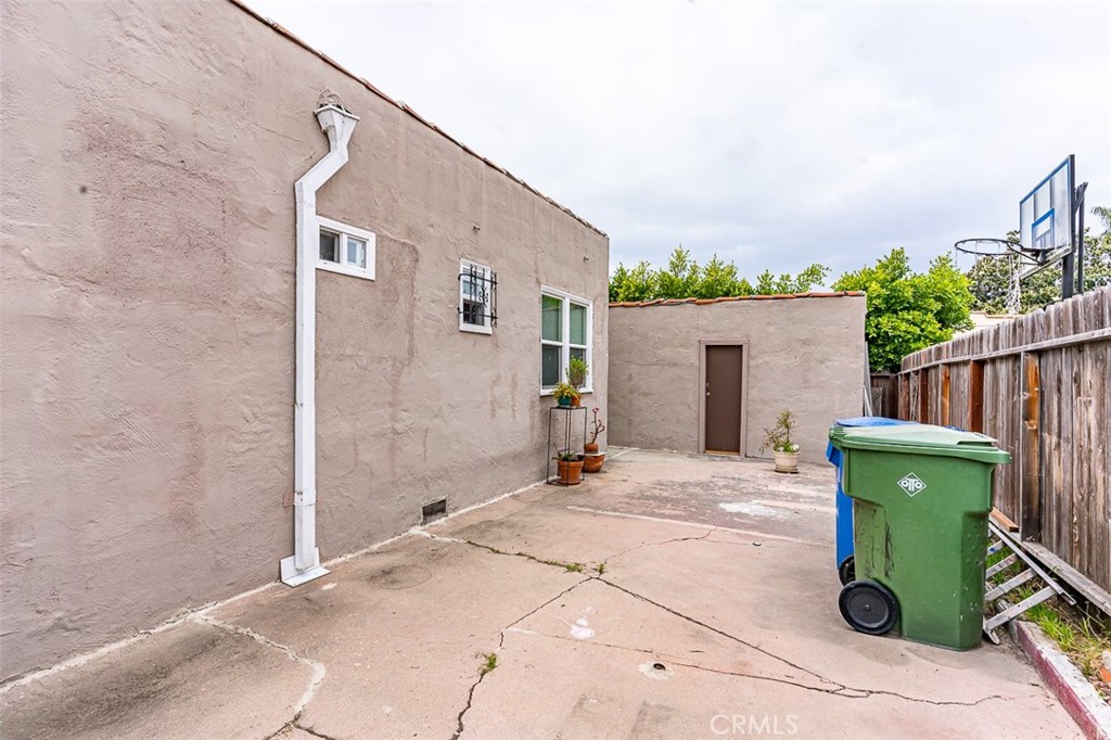 8462 S Denker Avenue Property Photo 18