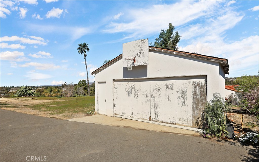 5231 Highland Property Photo 9