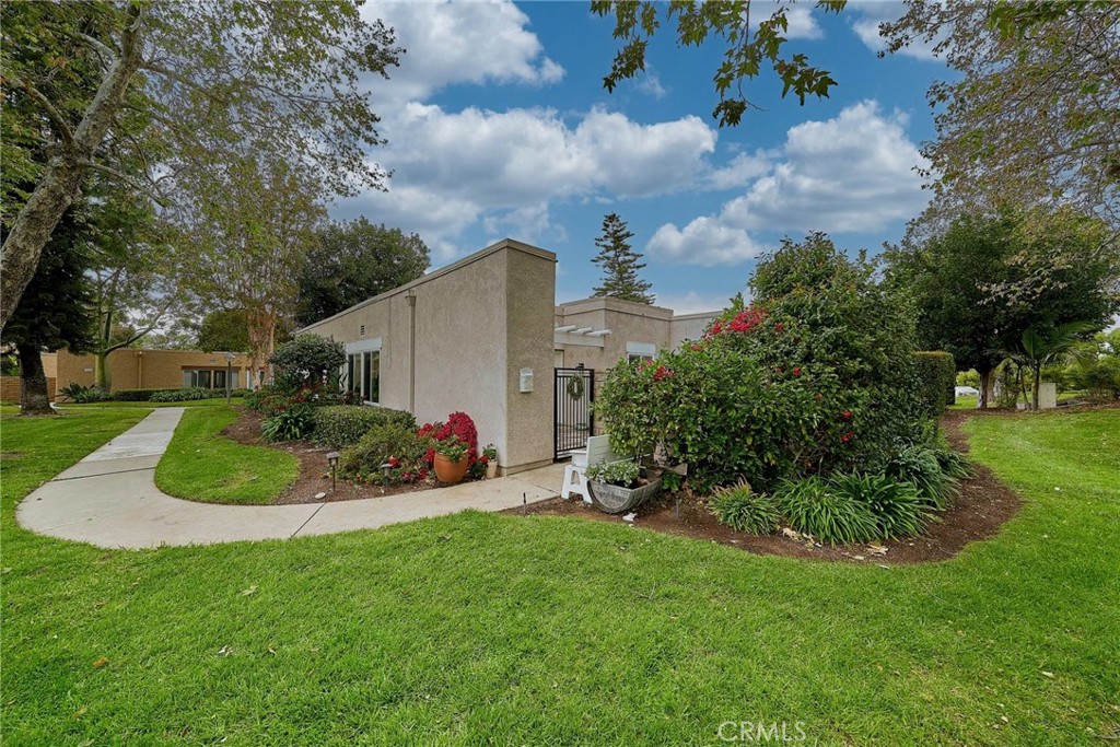 3004 Via Buena Vista C Property Photo 1