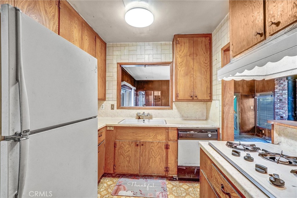 13531 Utica Street Property Photo 6