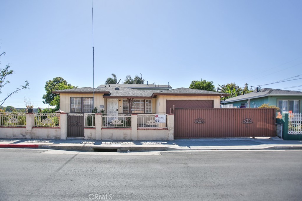 2851 Webster Avenue Property Photo 1