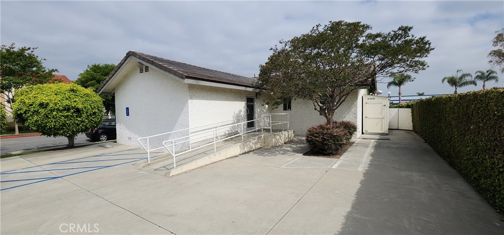 5242 Lincoln Avenue Property Photo 4