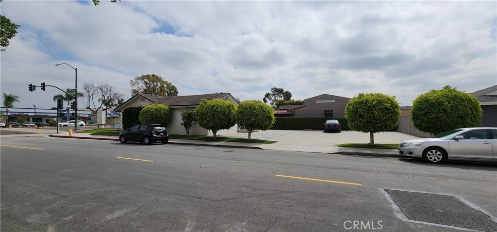 5242 Lincoln Avenue Property Photo 5