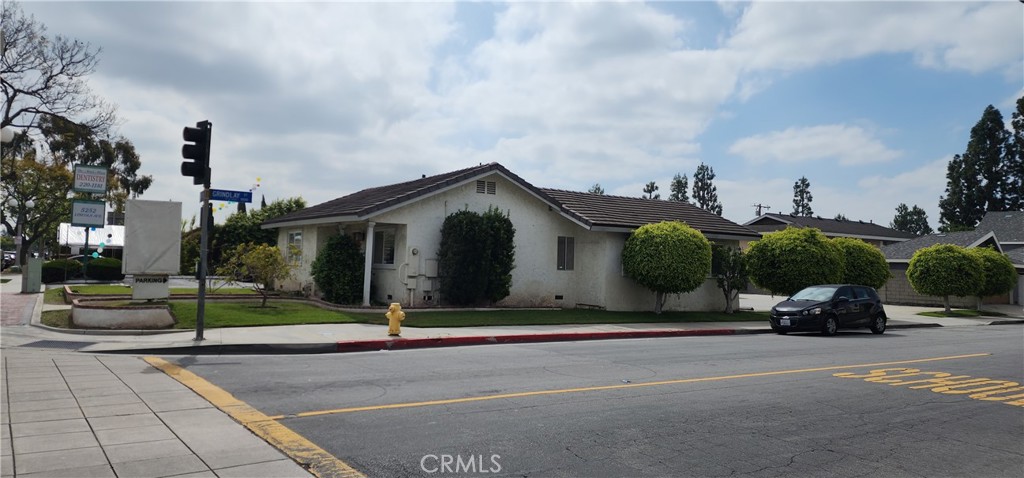 5242 Lincoln Avenue Property Photo 6