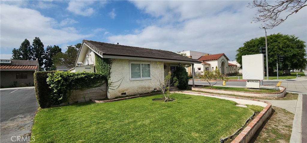 5242 Lincoln Avenue Property Photo 7