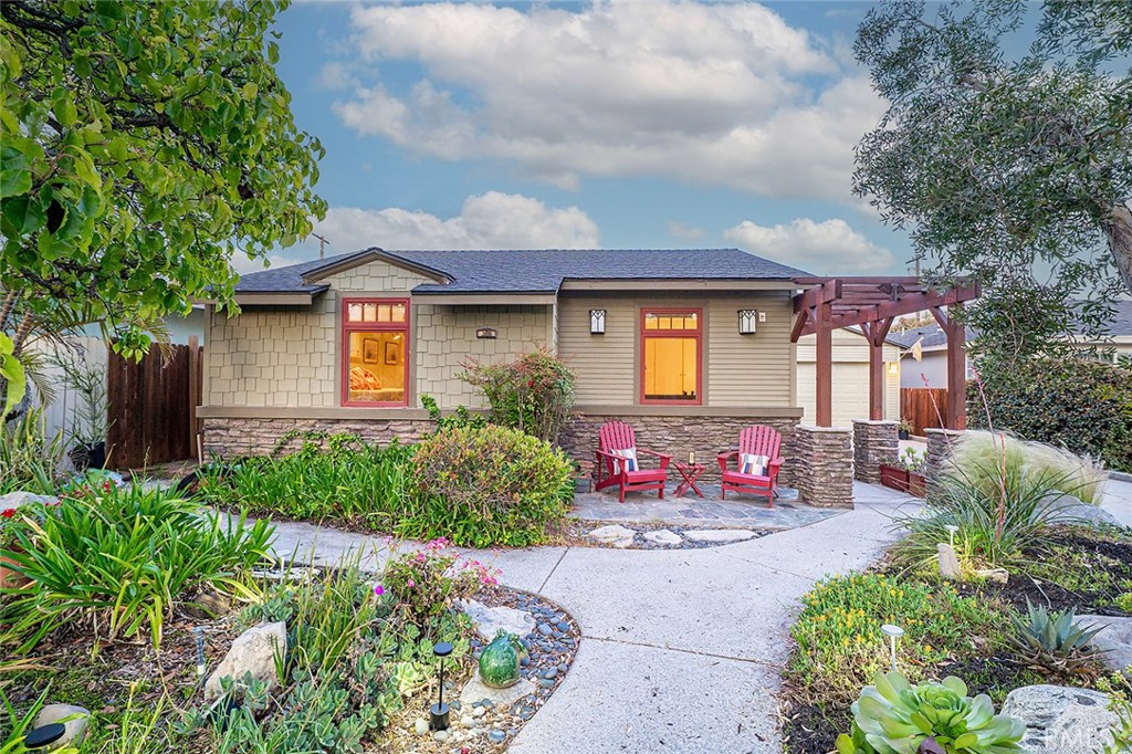 386 Los Altos Avenue Property Photo 1