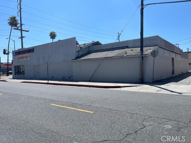 21401 Norwalk Boulevard Property Photo 3