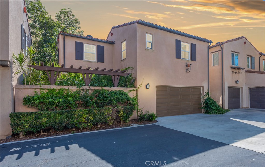 80 Great Lawn Property Photo