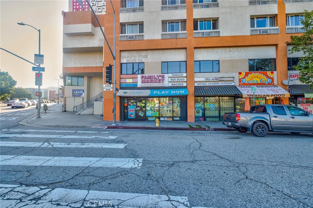 711 N Main Street Property Photo 1