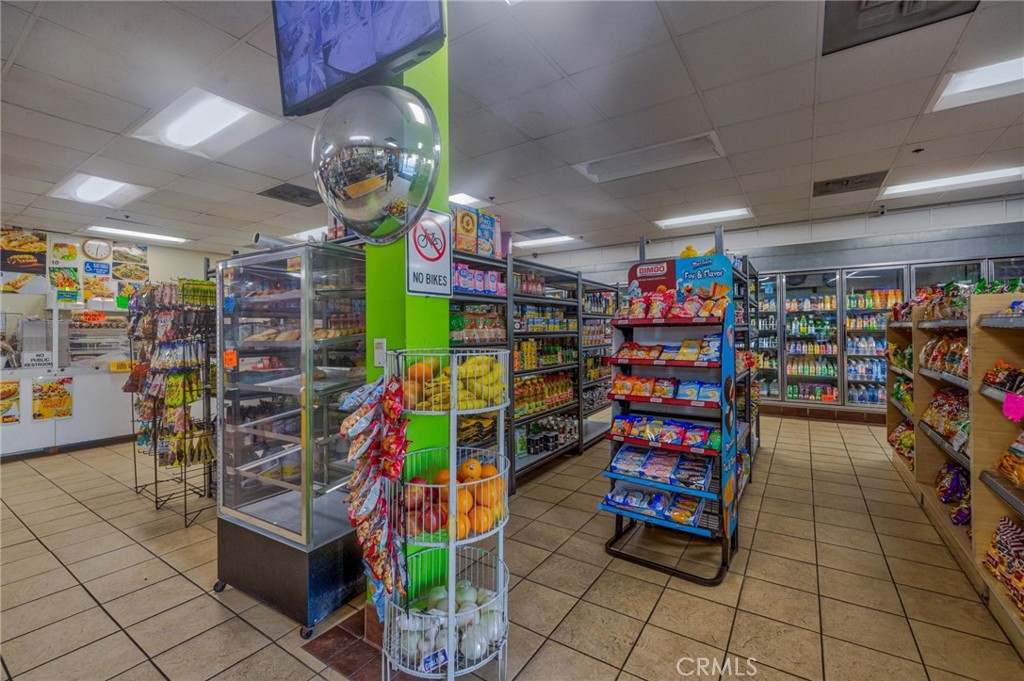 711 N Main Street Property Photo 10
