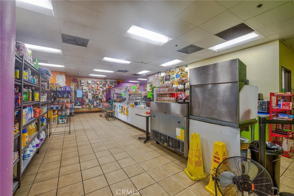 711 N Main Street Property Photo 11