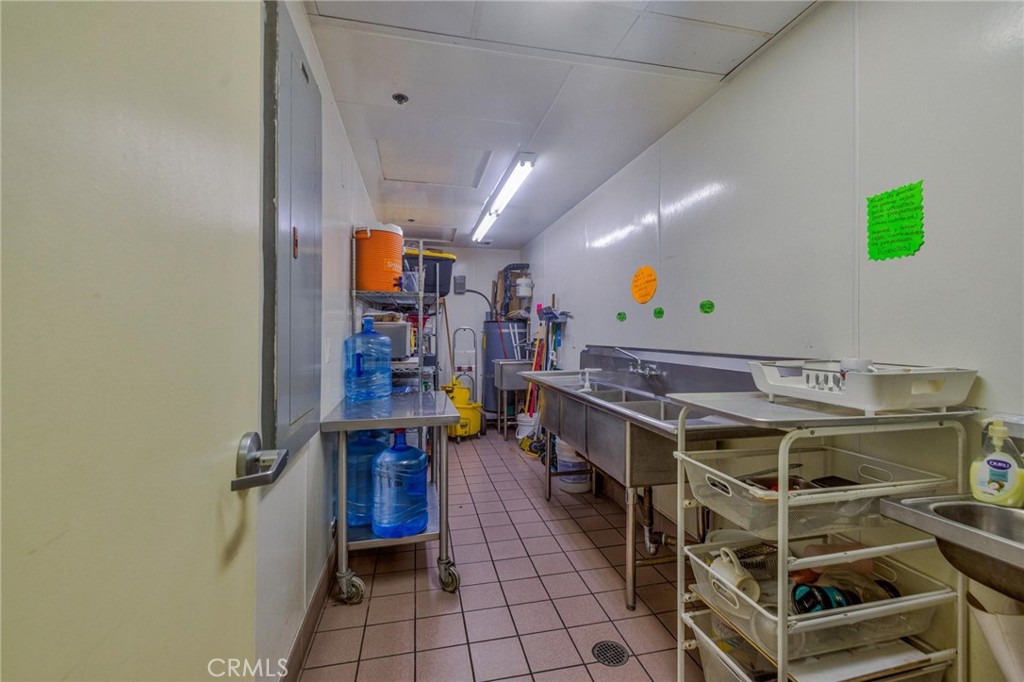 711 N Main Street Property Photo 17