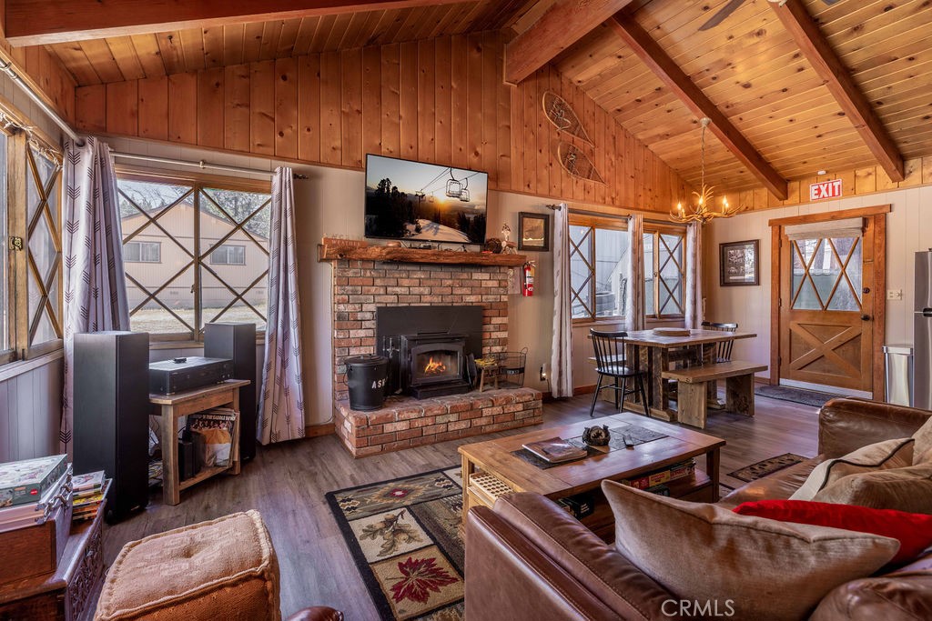 428 Oriole Drive Property Photo 1