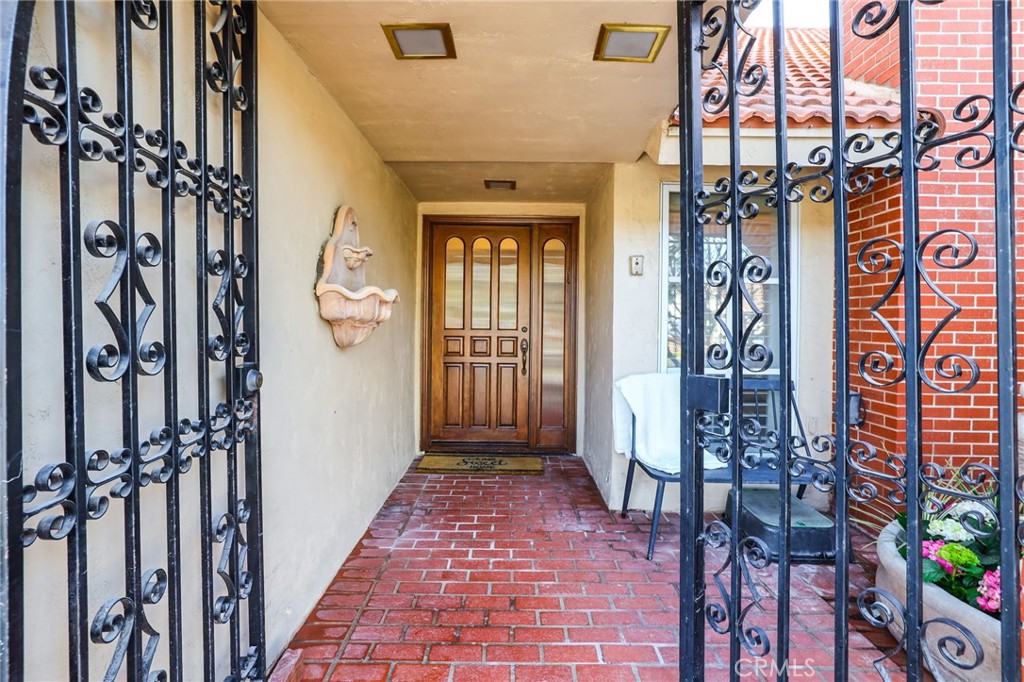 10351 Lassen Street Property Photo 4