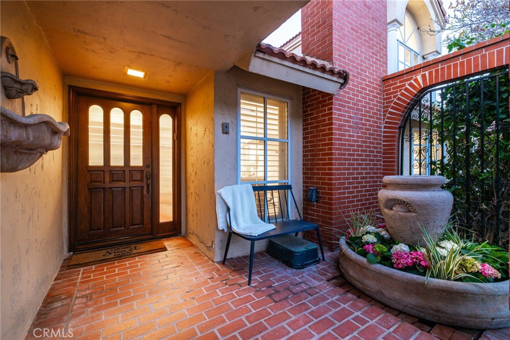 10351 Lassen Street Property Photo 6