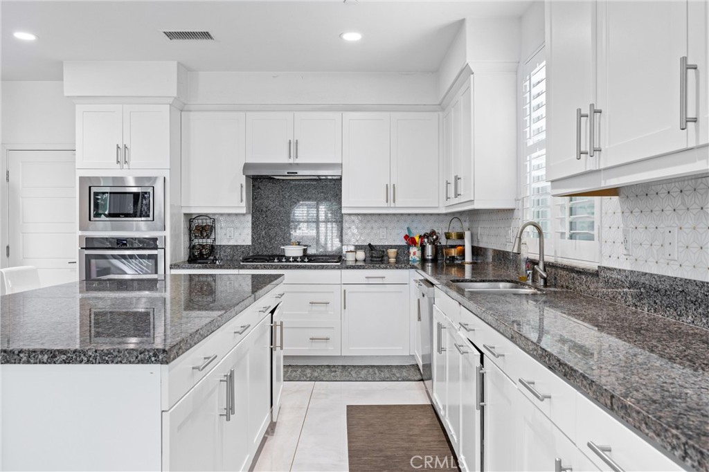 181 Carmine Property Photo
