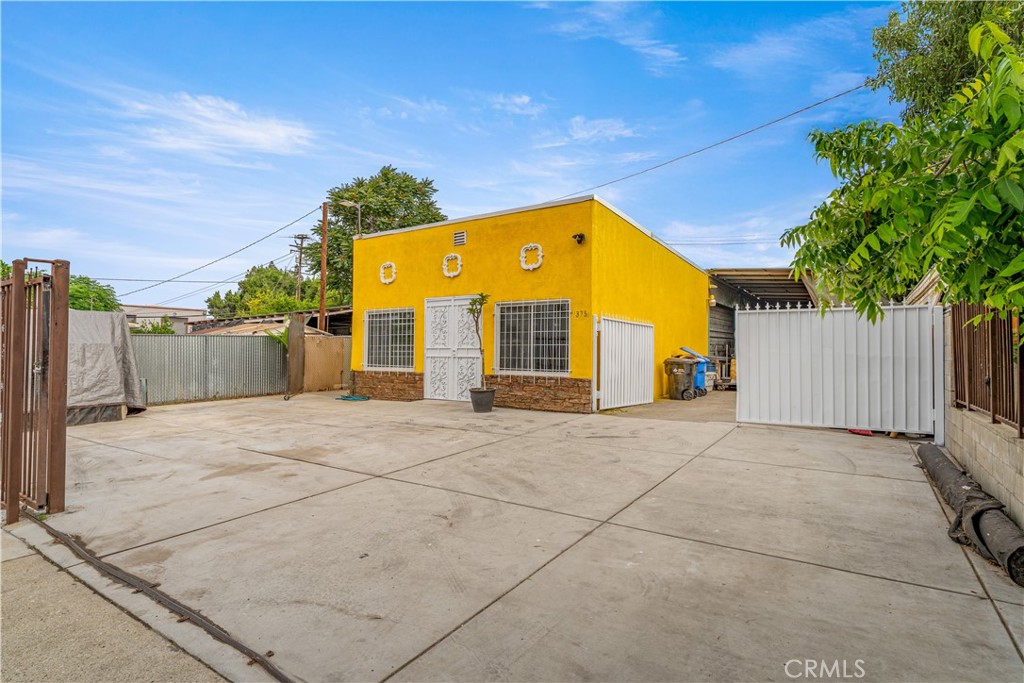 1375 W 3rd Street Property Photo 2