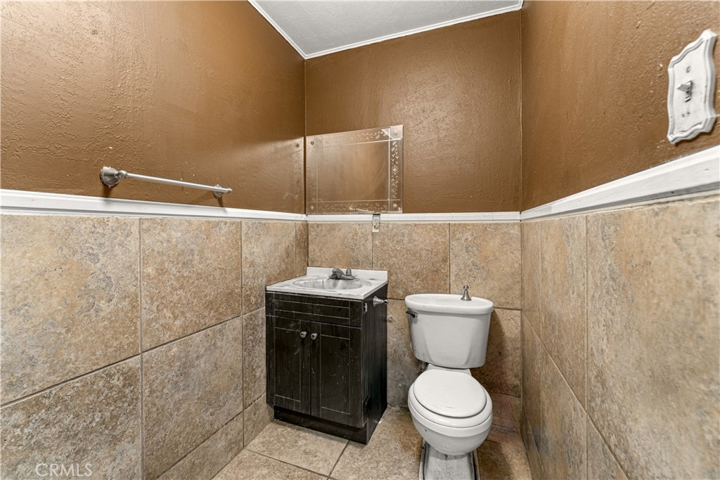 1375 W 3rd Street Property Photo 4