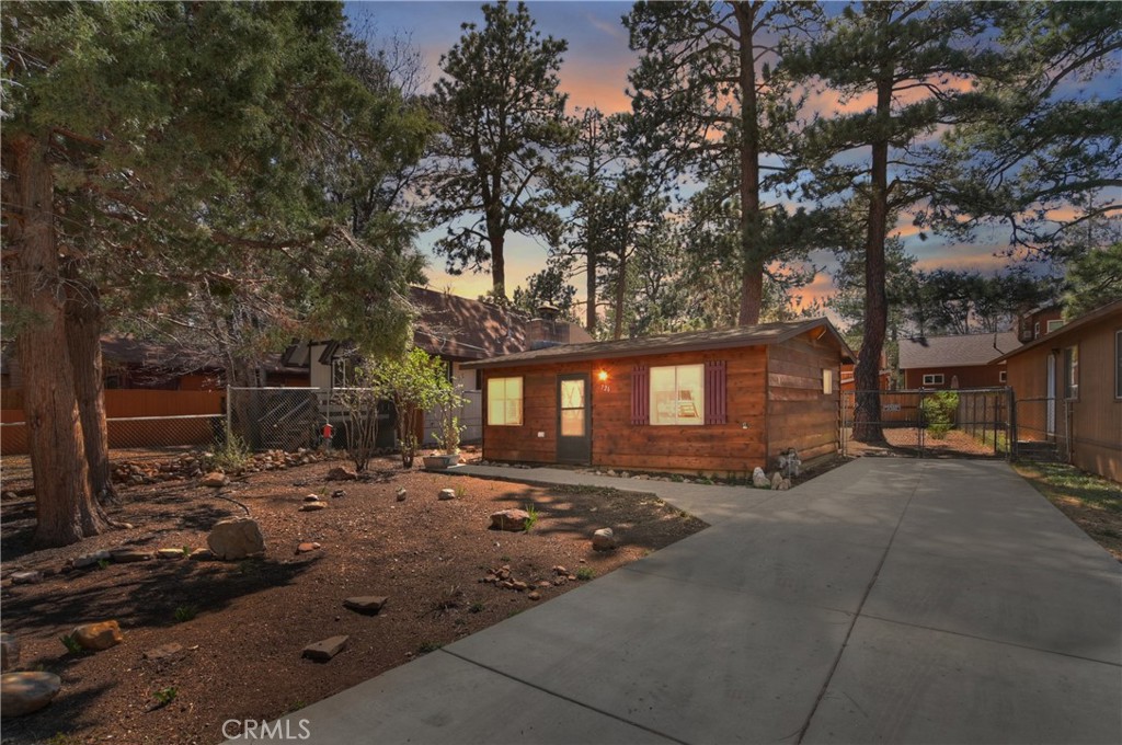 726 Riverside Avenue Property Photo 1