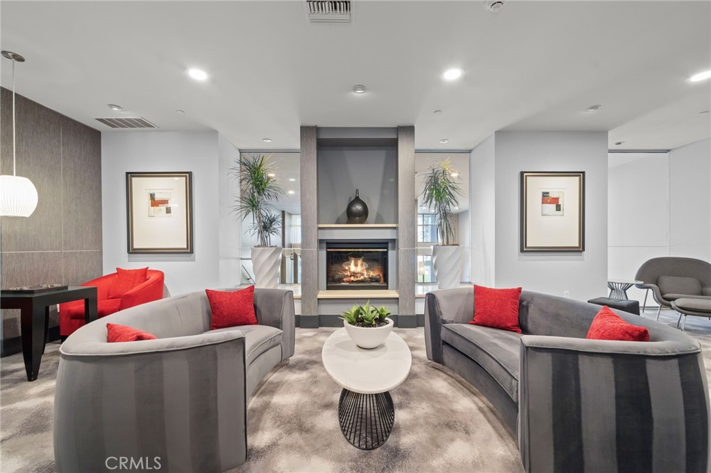 400 W Ocean Boulevard 1 Property Photo 22