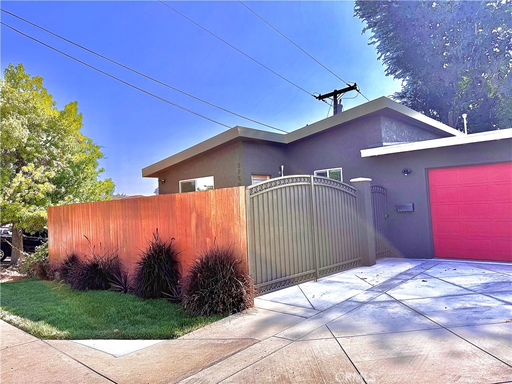 13758 Walnut Property Photo 1