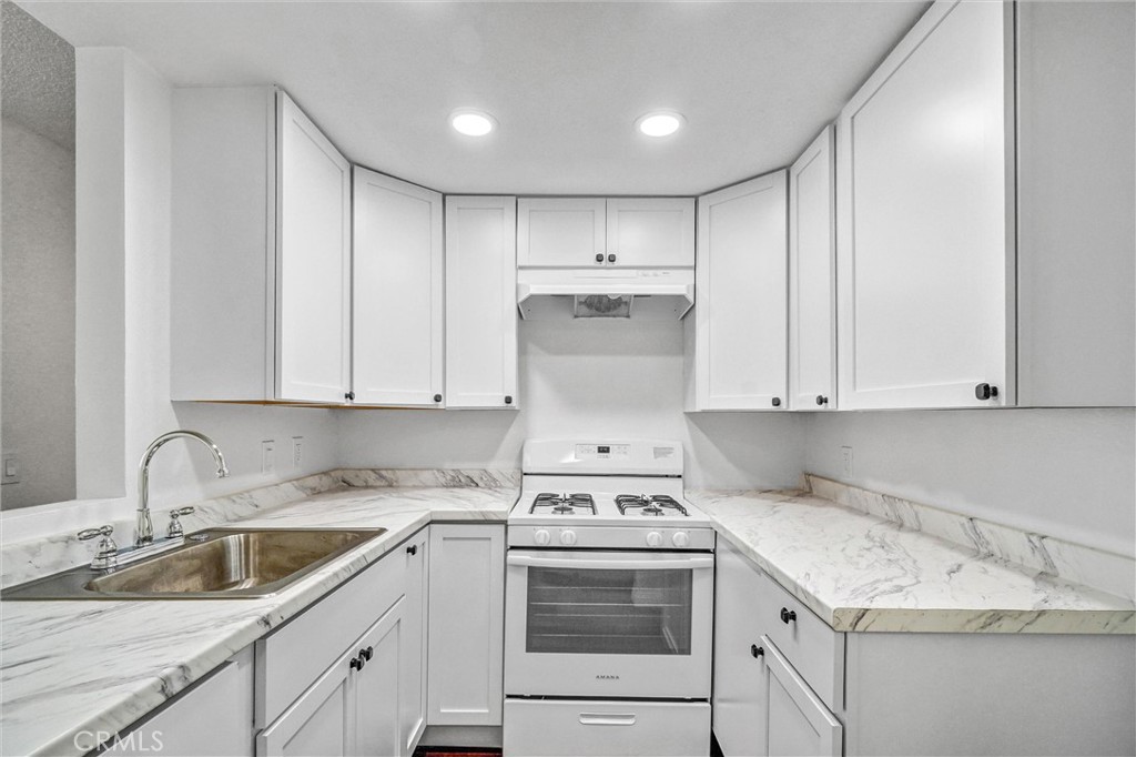 600 W 3rd Street A115 Property Photo 8