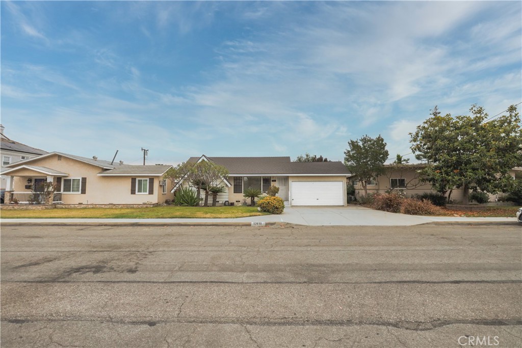 17610 Roseton Avenue Property Photo 1