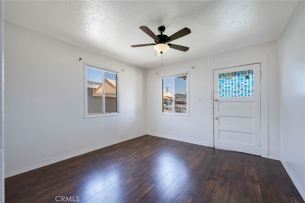 1123 S Mcdonnell Avenue Property Photo 4