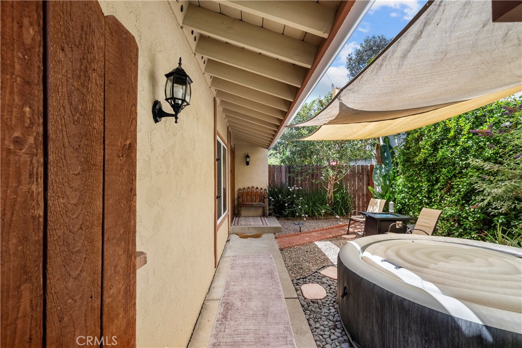 565 Martinique Place Property Photo 2