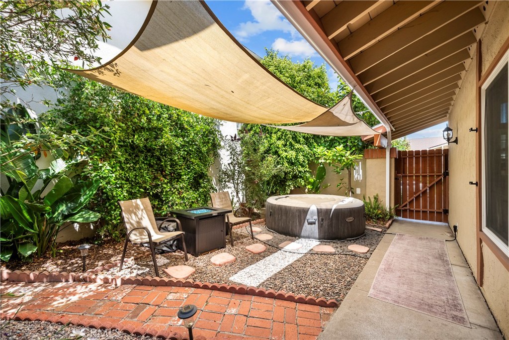 565 Martinique Place Property Photo 3