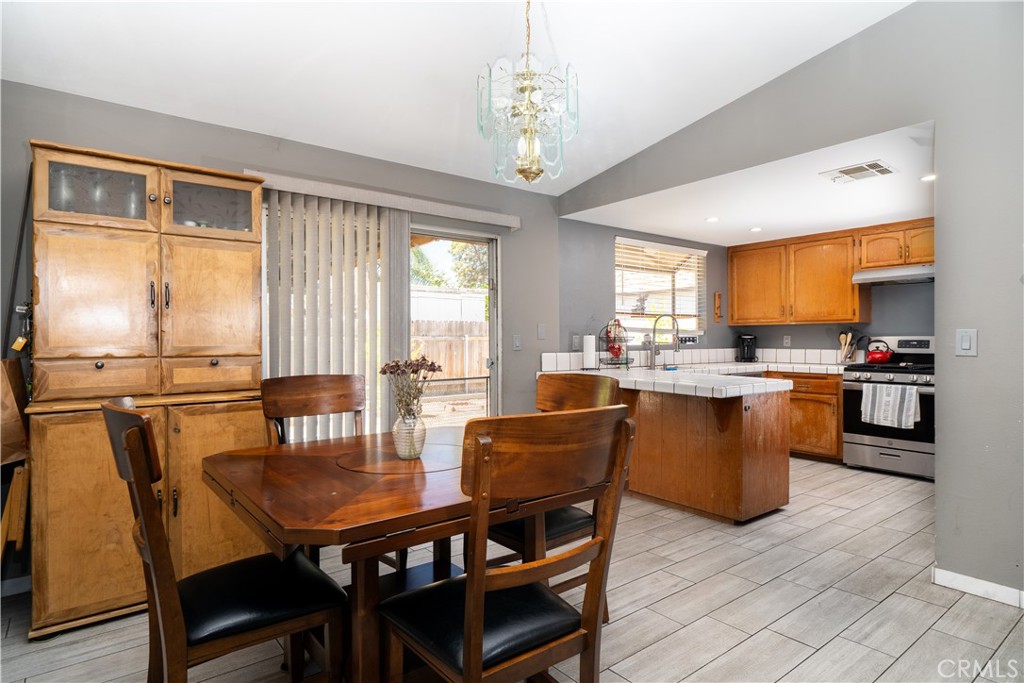 24931 Heil Drive Property Photo 4
