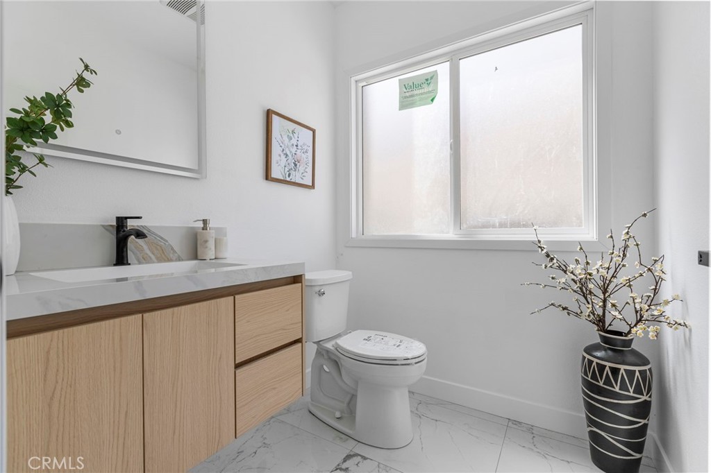 1018 W 223rd Street 2 Property Photo 14