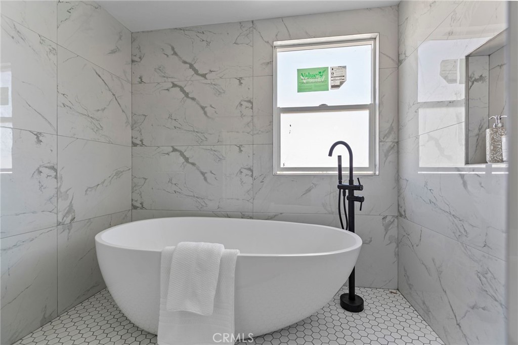 1018 W 223rd Street 2 Property Photo 23