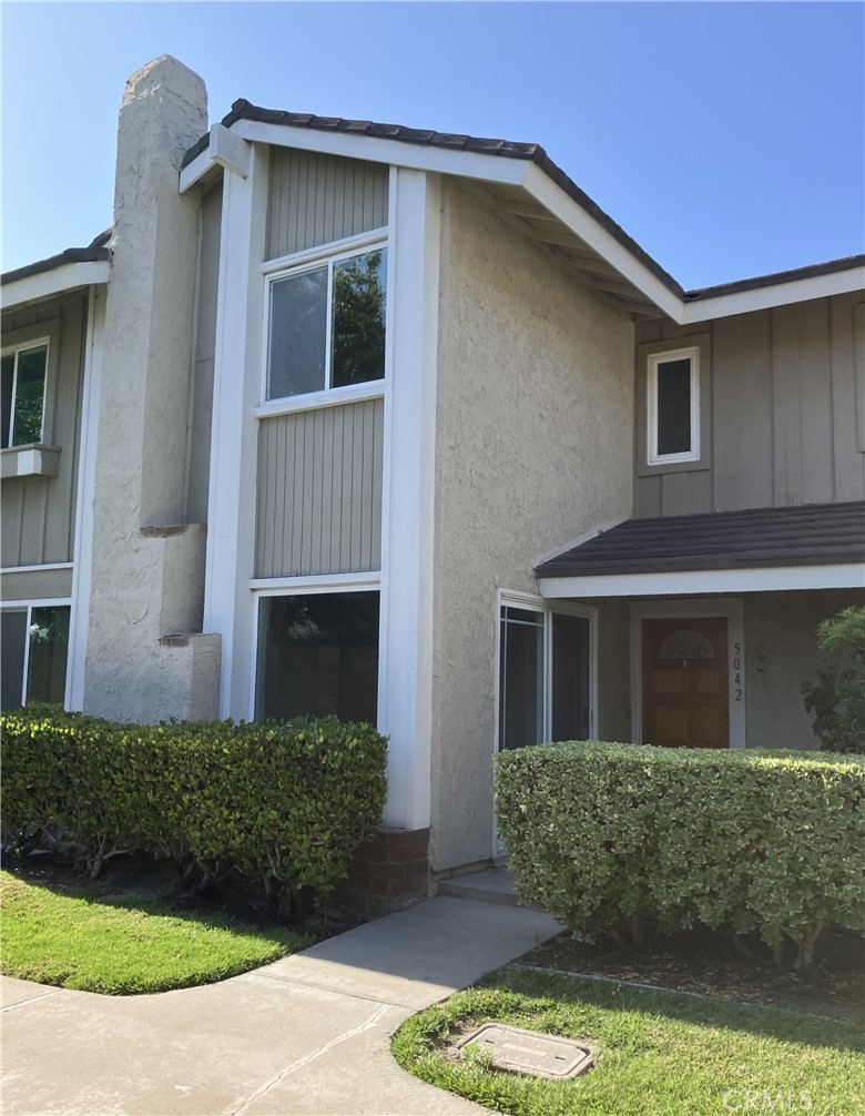5042 Hampton Court Property Photo 1