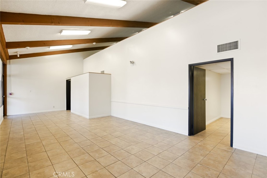 1111 Town And Country Road Property Photo 10