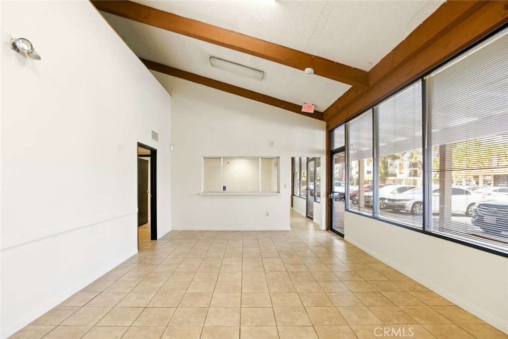 1111 Town And Country Road Property Photo 11