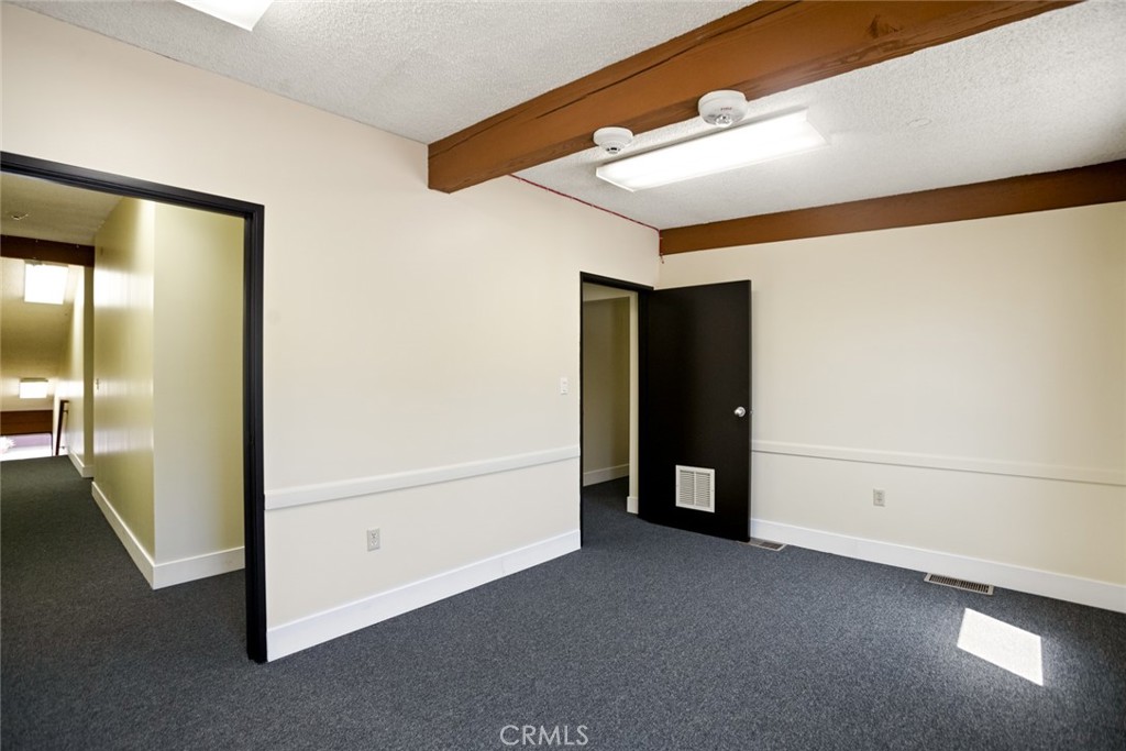 1111 Town And Country Road Property Photo 32