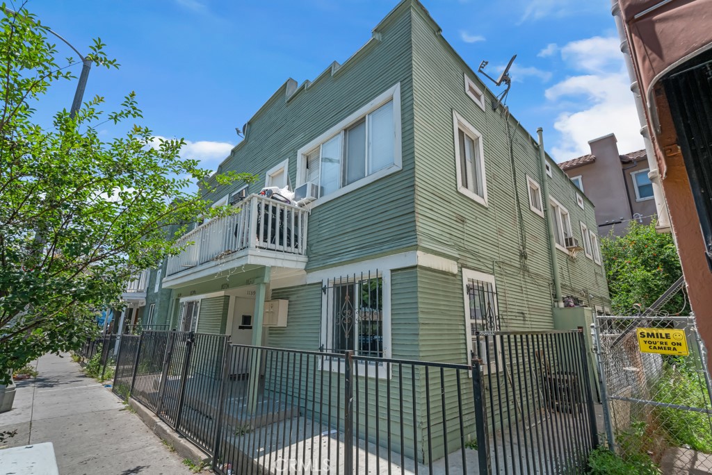 1137 S Union Avenue Property Photo 1