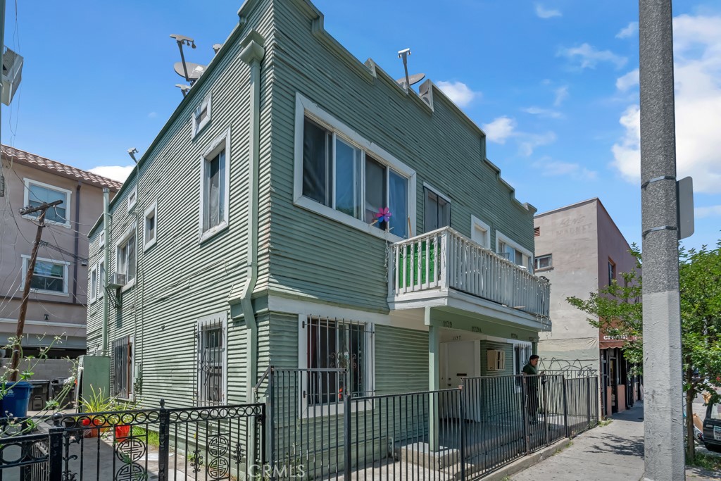 1137 S Union Avenue Property Photo 3