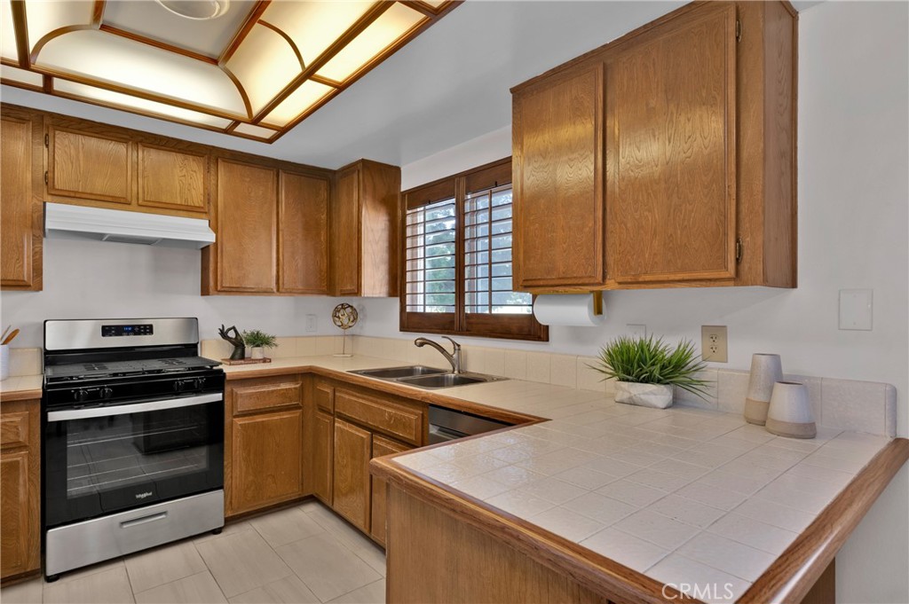 949 W Imperial Boulevard 14 C Property Photo 9