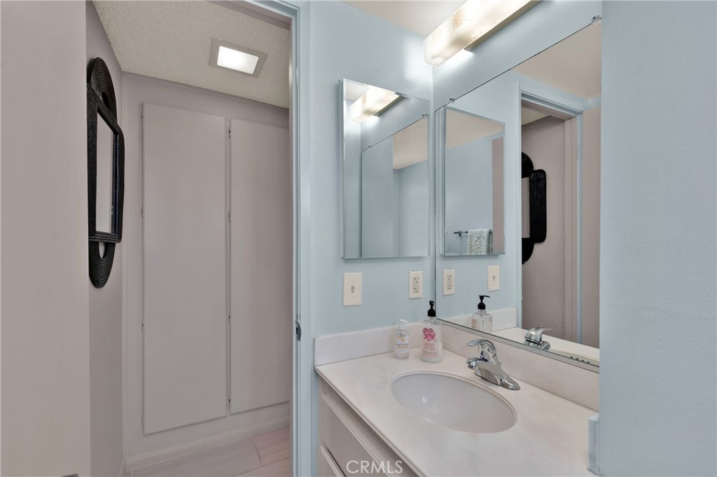 949 W Imperial Boulevard 14 C Property Photo 15