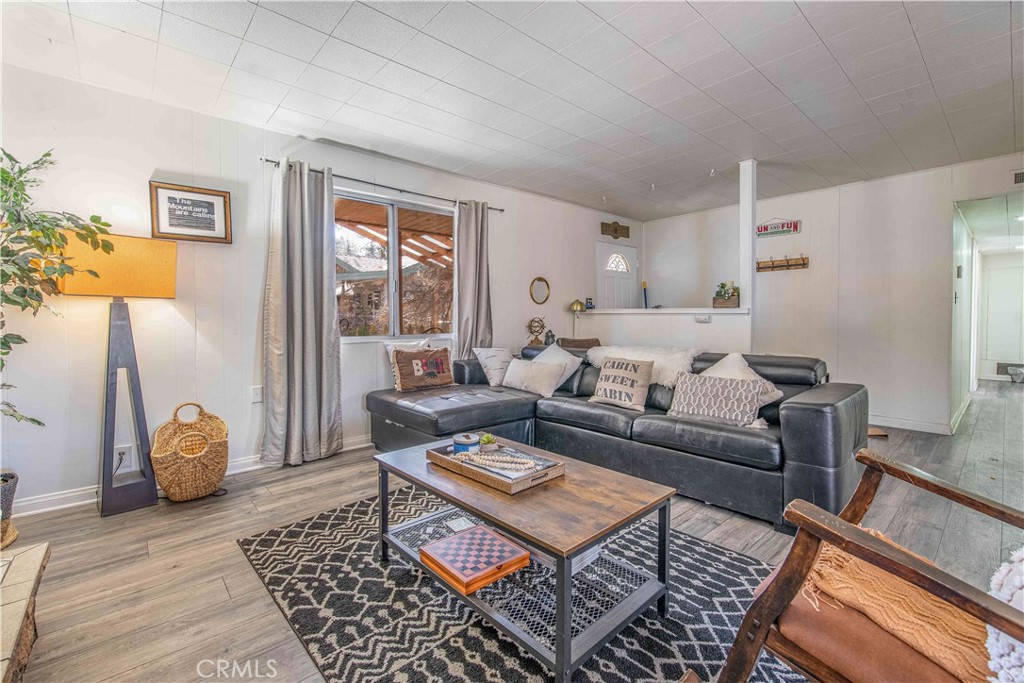 410 Oriole Drive Property Photo 2