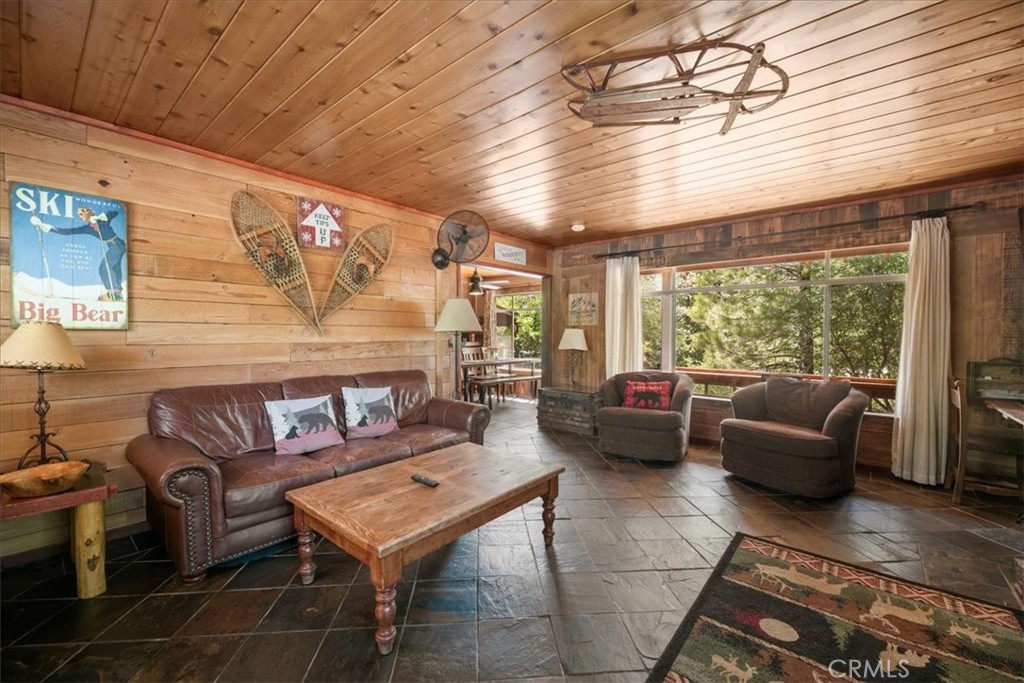 39989 Hillcrest Drive Property Photo 4