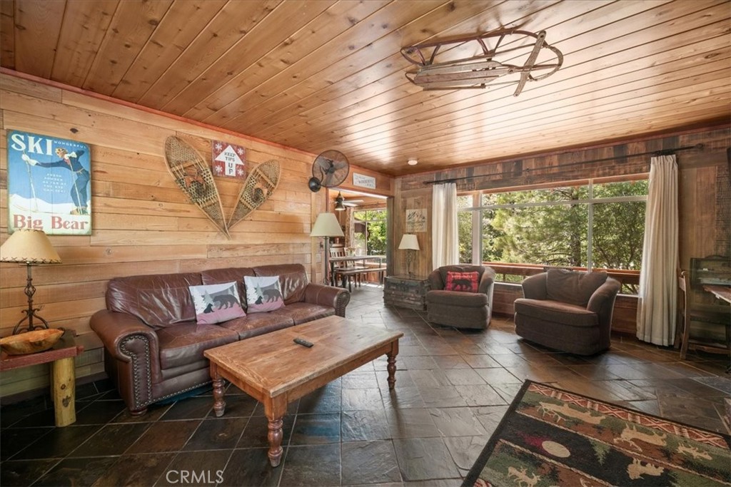 39989 Hillcrest Drive Property Photo 4