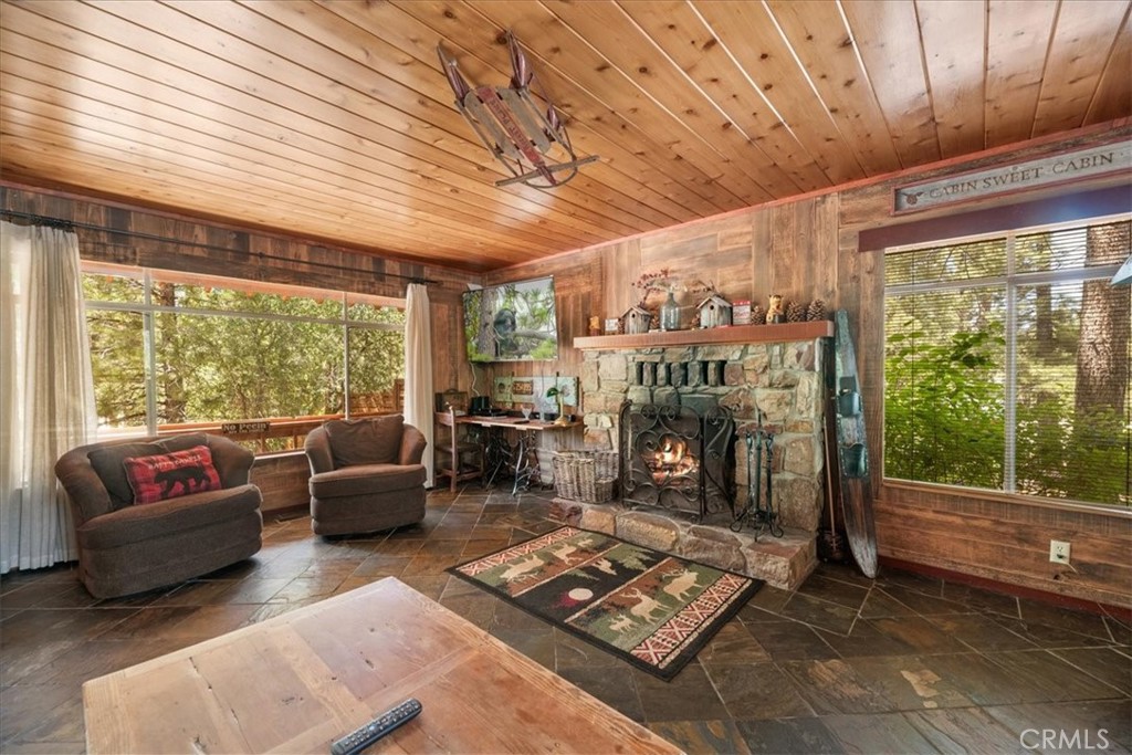 39989 Hillcrest Drive Property Photo 5