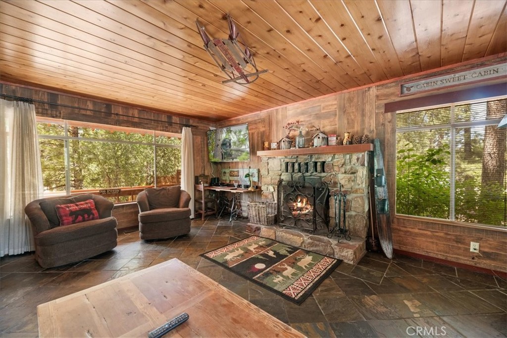 39989 Hillcrest Drive Property Photo 5