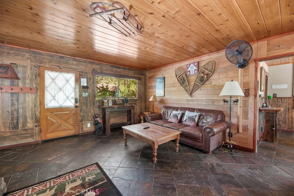 39989 Hillcrest Drive Property Photo 6