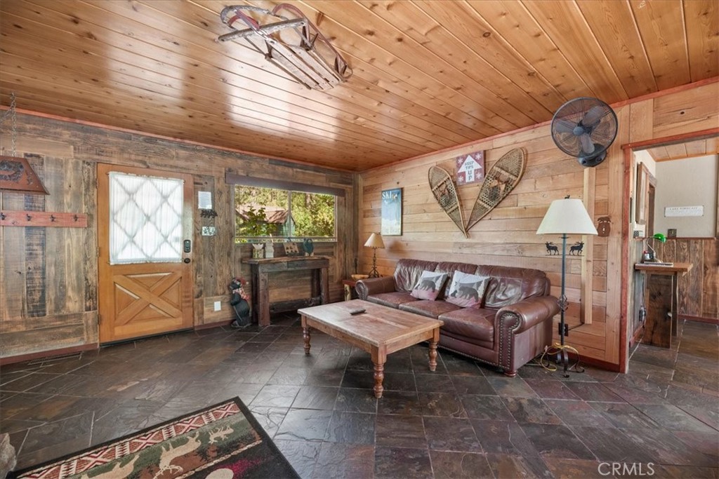 39989 Hillcrest Drive Property Photo 6